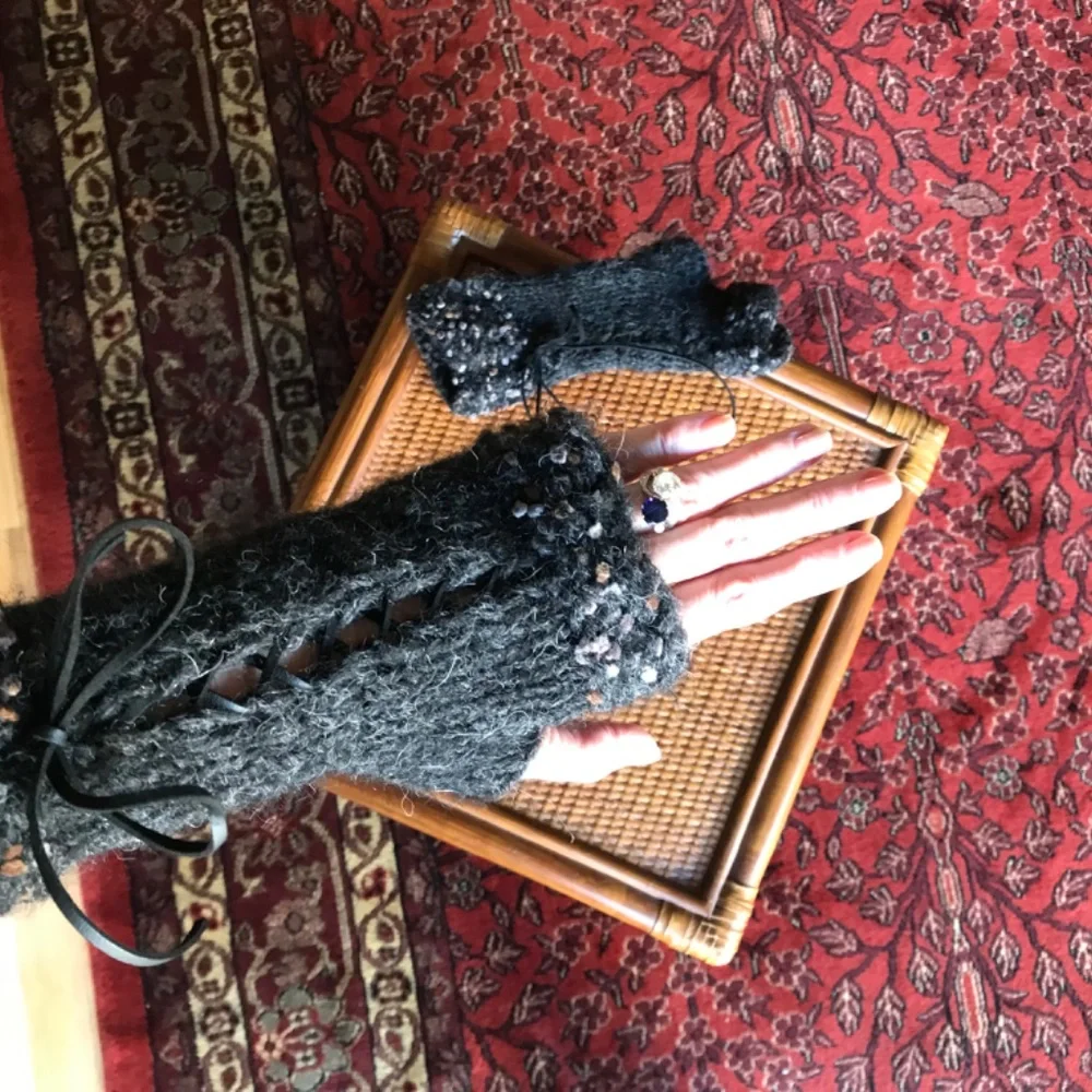 🎉H-P🎉Artisan Suede Ribbon Corset Style Charcoal Fingerless Gloves Goth Victor…